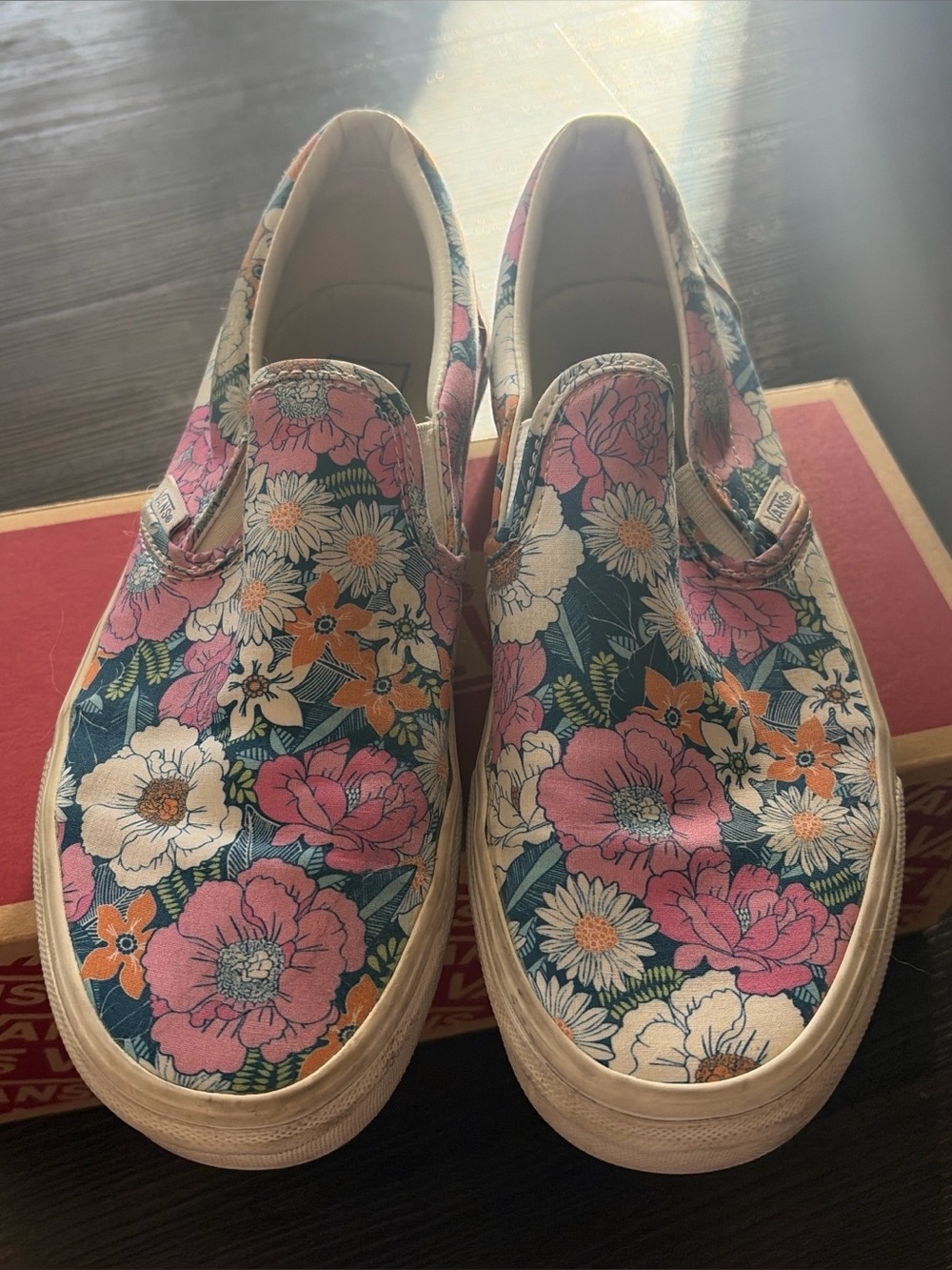 women’s vans classic slip-ons retro floral